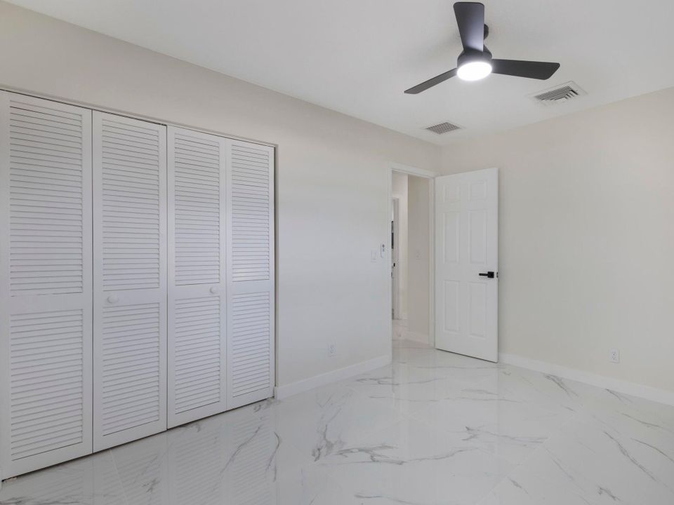 На продажу: $590,000 (4 спален, 2 ванн, 1181 Квадратных фут)