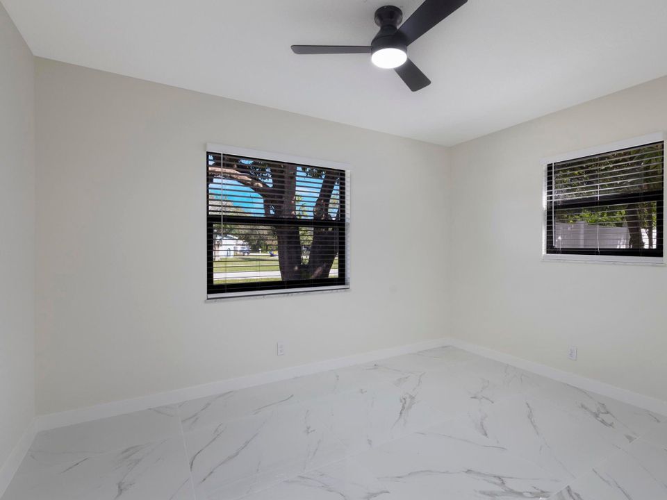 На продажу: $590,000 (4 спален, 2 ванн, 1181 Квадратных фут)