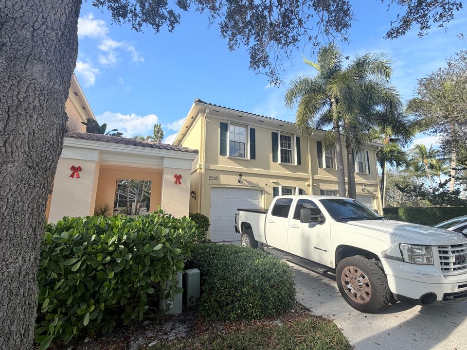 出租: $3,100 (3 贝兹, 2 浴室, 1500 平方英尺)