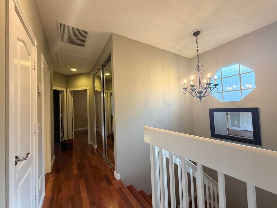 出租: $3,100 (3 贝兹, 2 浴室, 1500 平方英尺)