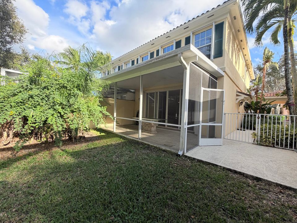 出租: $3,100 (3 贝兹, 2 浴室, 1500 平方英尺)