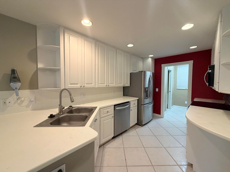 出租: $3,100 (3 贝兹, 2 浴室, 1500 平方英尺)