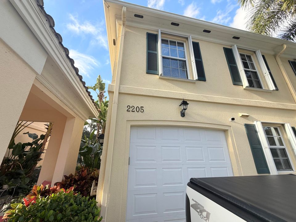 出租: $3,100 (3 贝兹, 2 浴室, 1500 平方英尺)