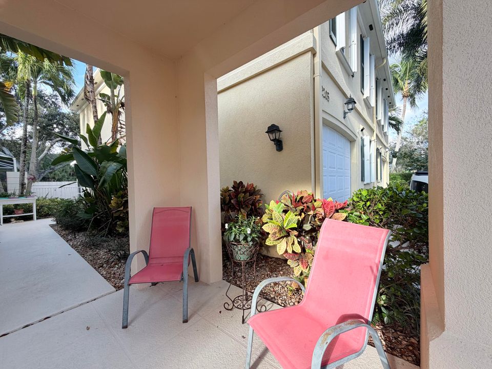 出租: $3,100 (3 贝兹, 2 浴室, 1500 平方英尺)