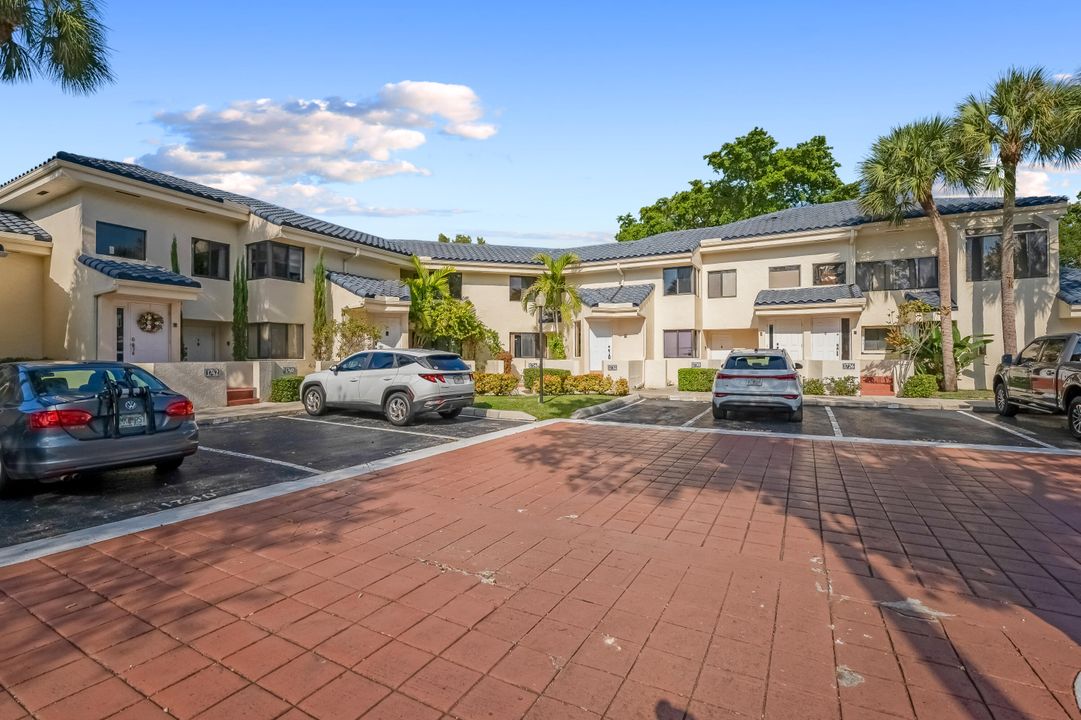 В аренду: $2,400 (2 спален, 2 ванн, 1034 Квадратных фут)