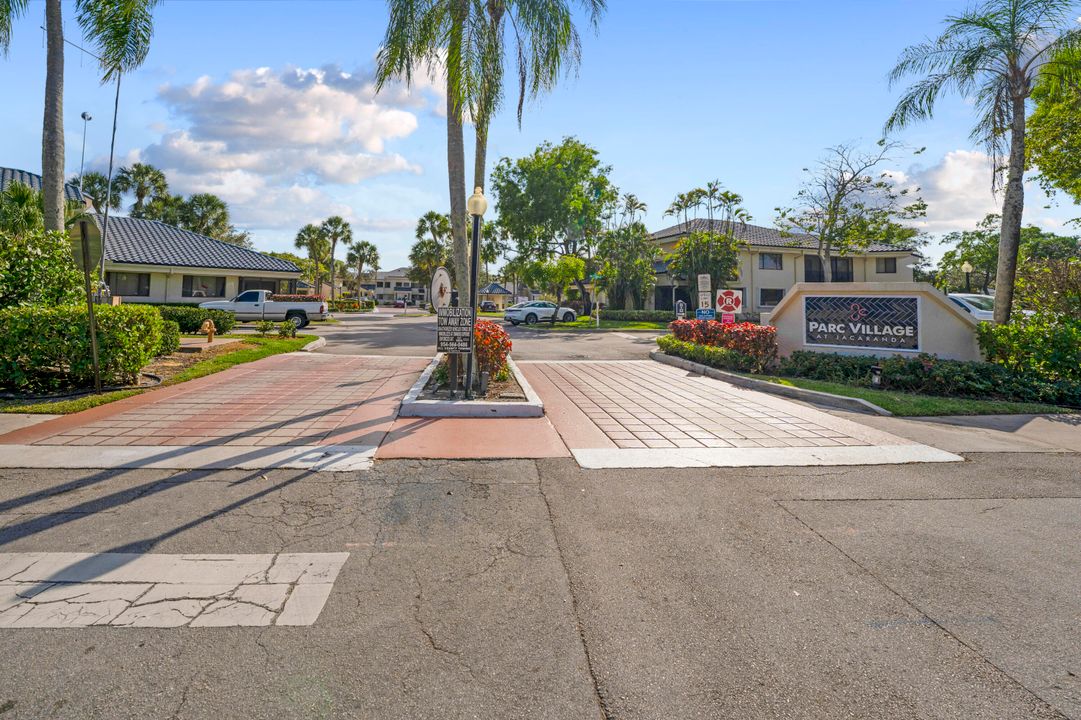 В аренду: $2,400 (2 спален, 2 ванн, 1034 Квадратных фут)