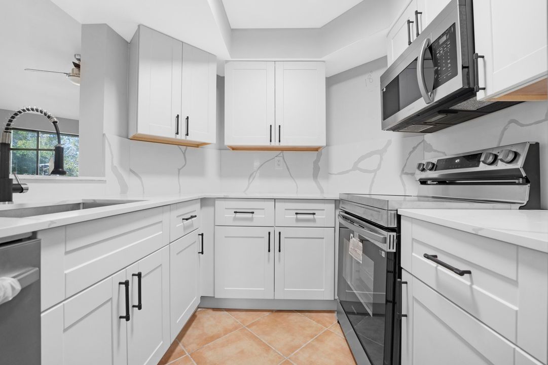 В аренду: $2,400 (2 спален, 2 ванн, 1034 Квадратных фут)