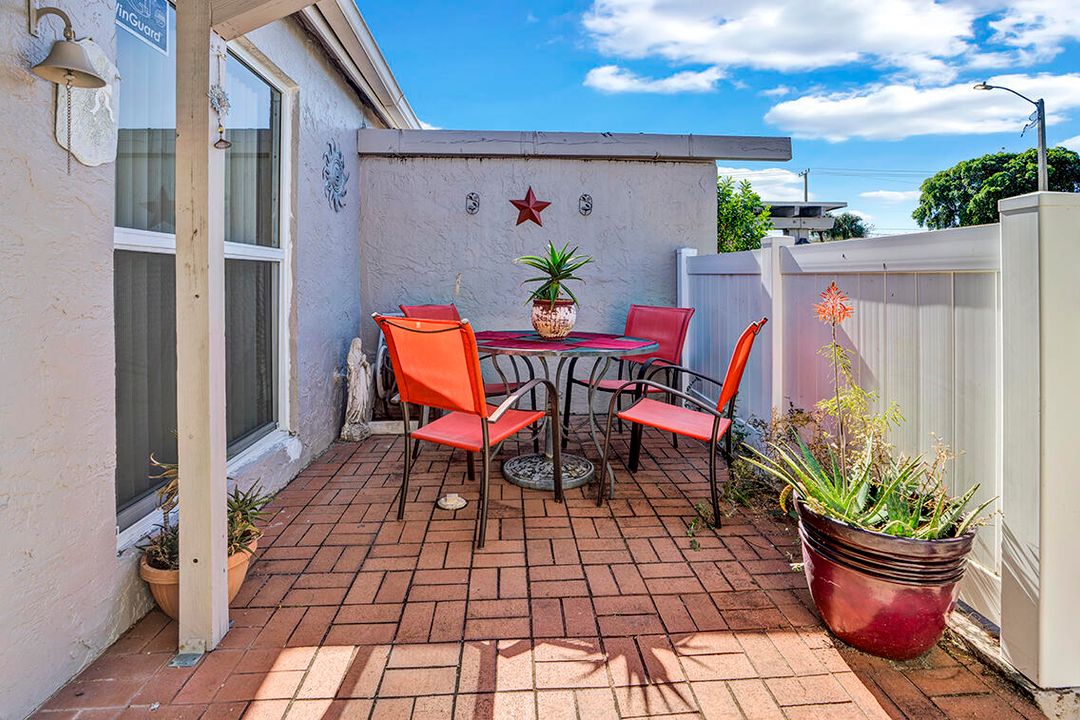 出租: $2,200 (2 贝兹, 2 浴室, 1288 平方英尺)