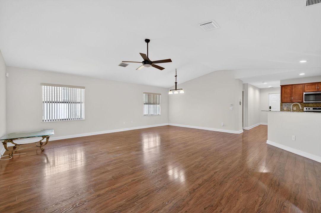 En Venta: $179,999 (2 camas, 2 baños, 1463 Pies cuadrados)