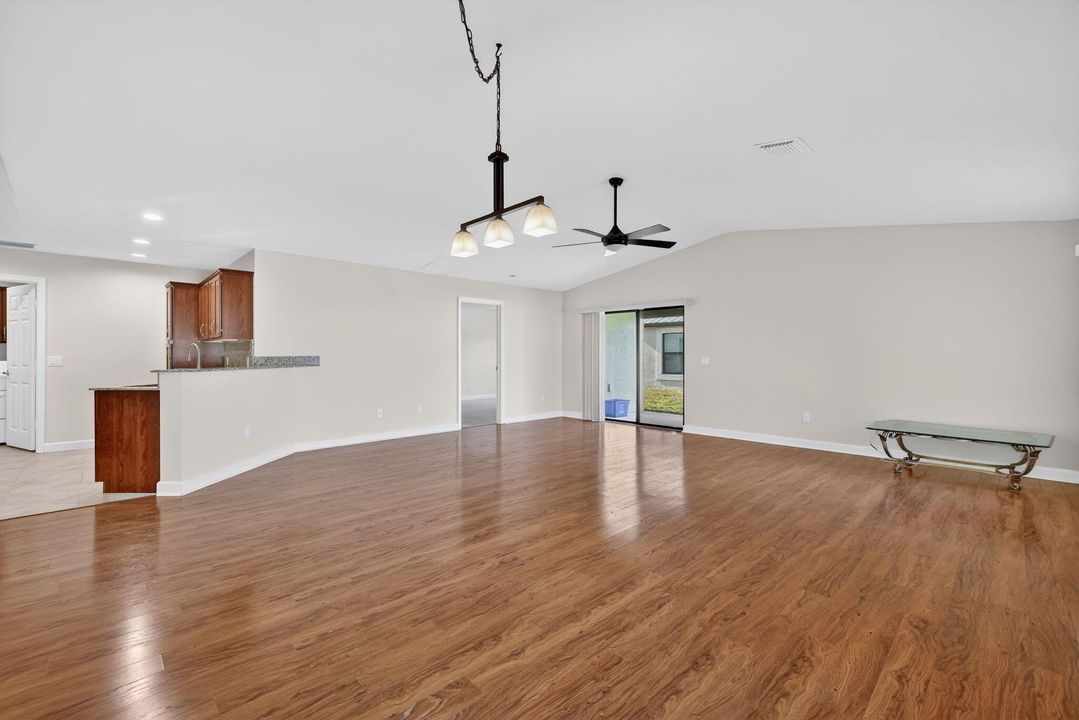 En Venta: $179,999 (2 camas, 2 baños, 1463 Pies cuadrados)