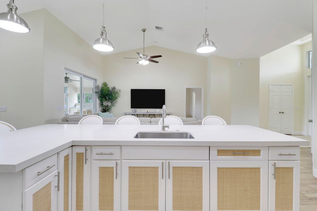 待售: $849,995 (3 贝兹, 2 浴室, 2096 平方英尺)