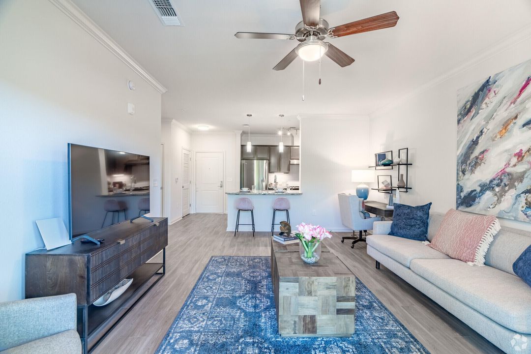 For Rent: $2,476 (1 beds, 1 baths, 800 Square Feet)