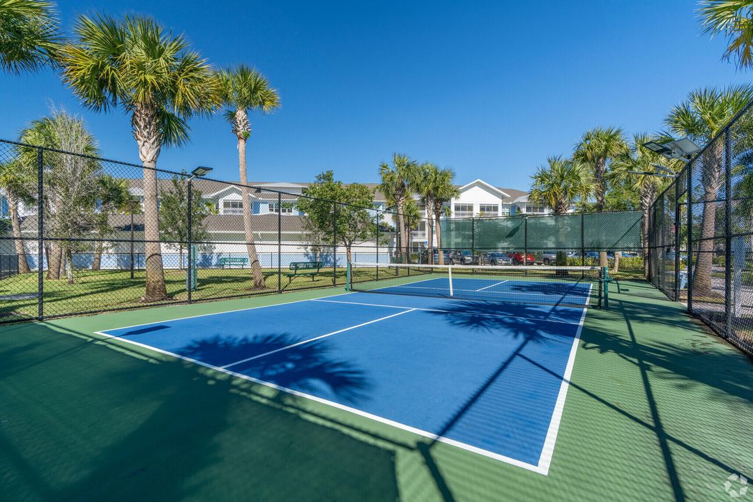 For Rent: $2,476 (1 beds, 1 baths, 800 Square Feet)