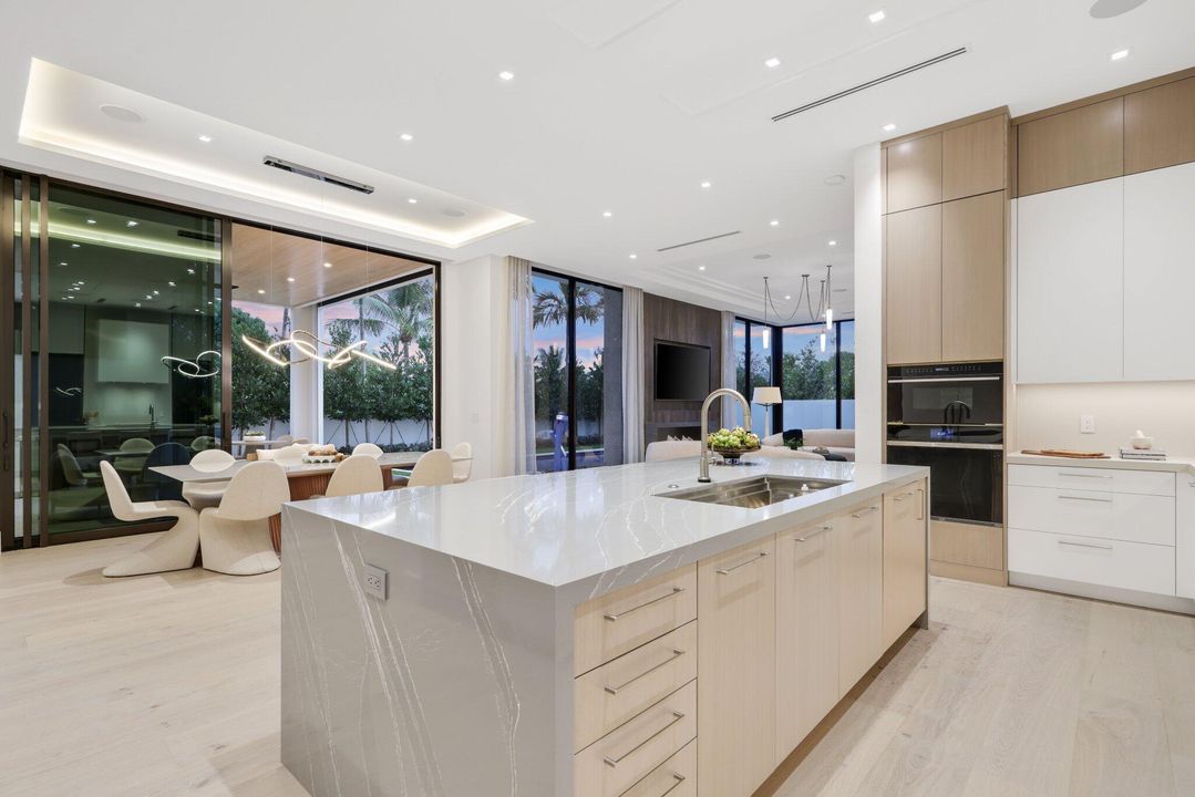 For Sale: $5,000,000 (5 beds, 5 baths, 5429 Square Feet)