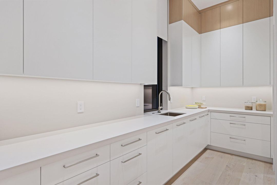 For Sale: $5,000,000 (5 beds, 5 baths, 5429 Square Feet)