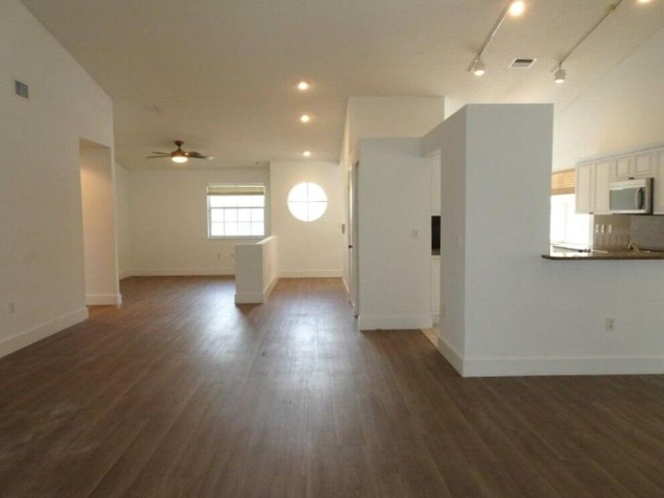 En Venta: $285,000 (2 camas, 2 baños, 1822 Pies cuadrados)