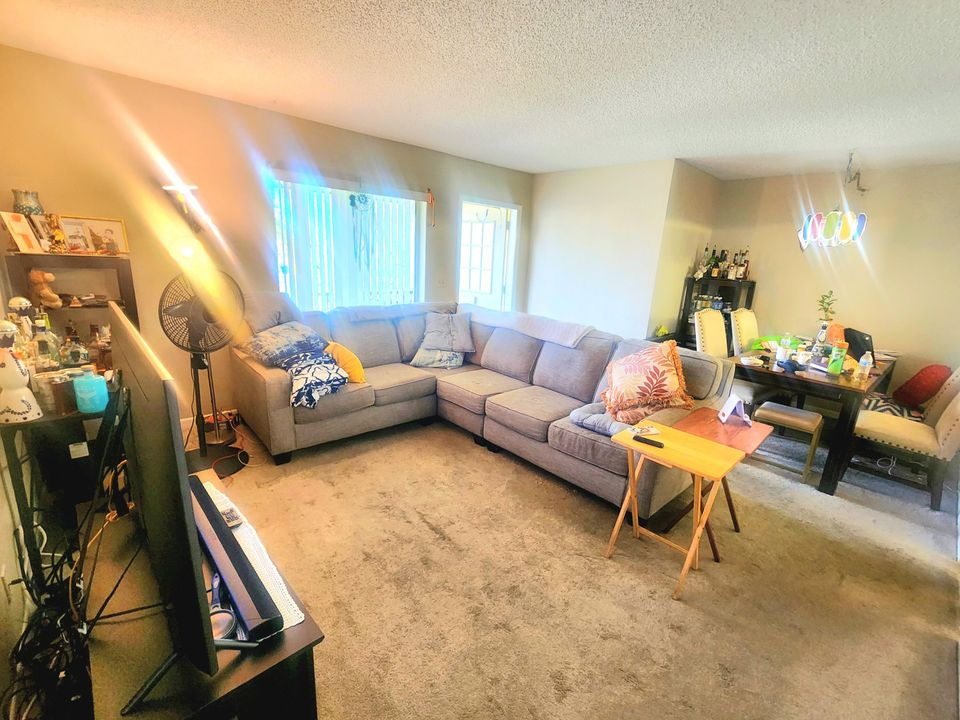 出租: $1,350 (1 贝兹, 1 浴室, 639 平方英尺)