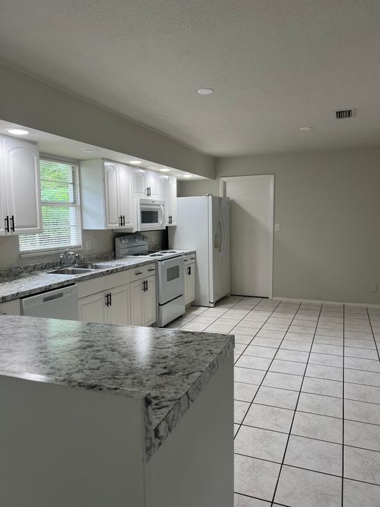 待售: $269,000 (3 贝兹, 2 浴室, 1380 平方英尺)