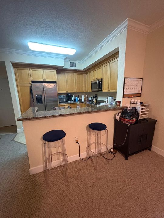 Active With Contract: $1,850 (1 beds, 1 baths, 744 Square Feet)