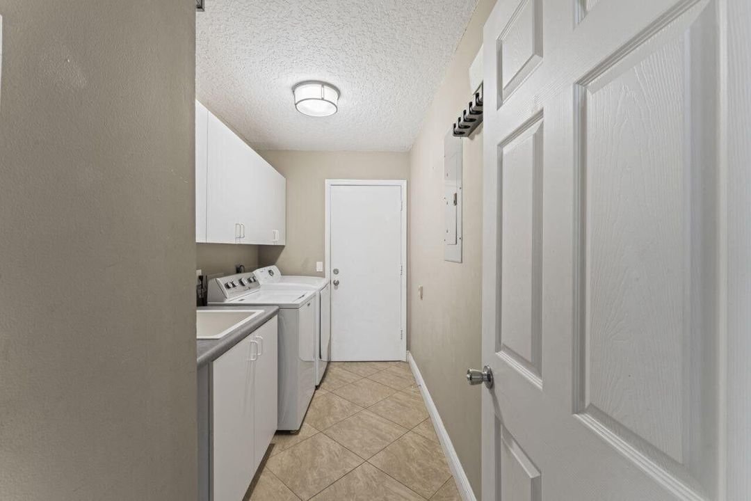 For Rent: $4,000 (3 beds, 2 baths, 1975 Square Feet)