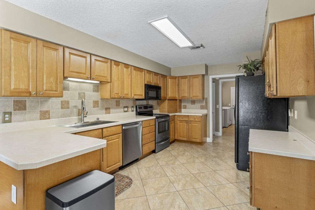 For Rent: $4,000 (3 beds, 2 baths, 1975 Square Feet)