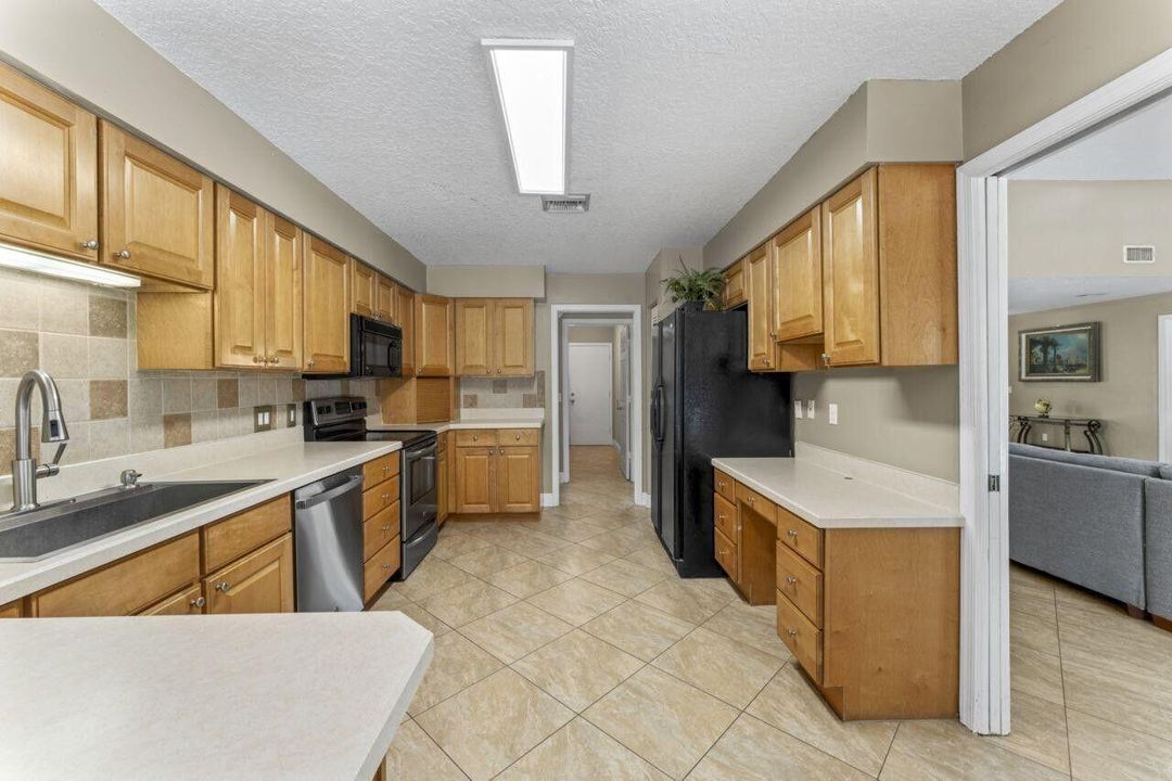 For Rent: $4,000 (3 beds, 2 baths, 1975 Square Feet)