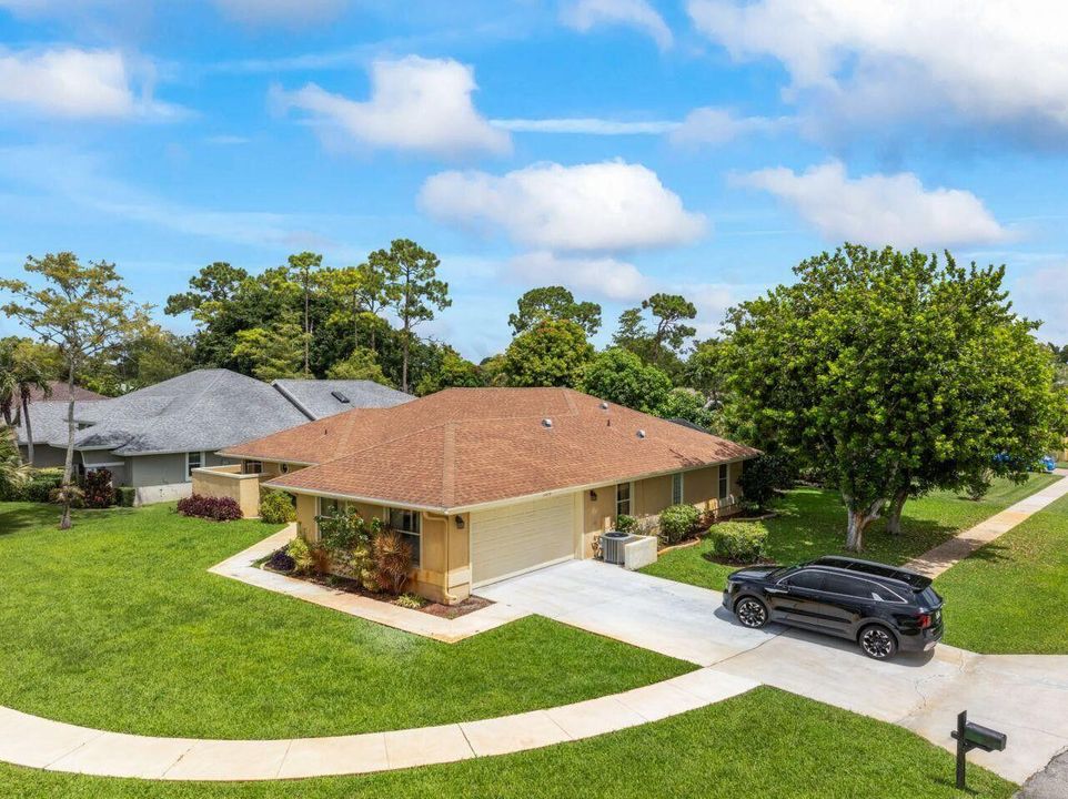 For Rent: $4,000 (3 beds, 2 baths, 1975 Square Feet)