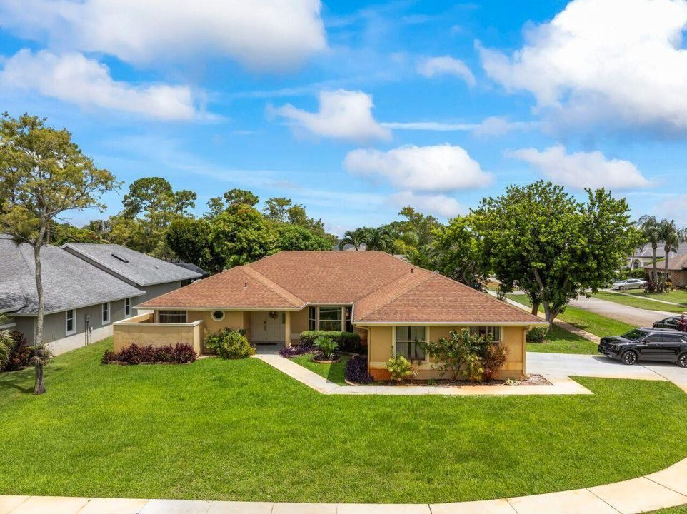 For Rent: $4,000 (3 beds, 2 baths, 1975 Square Feet)