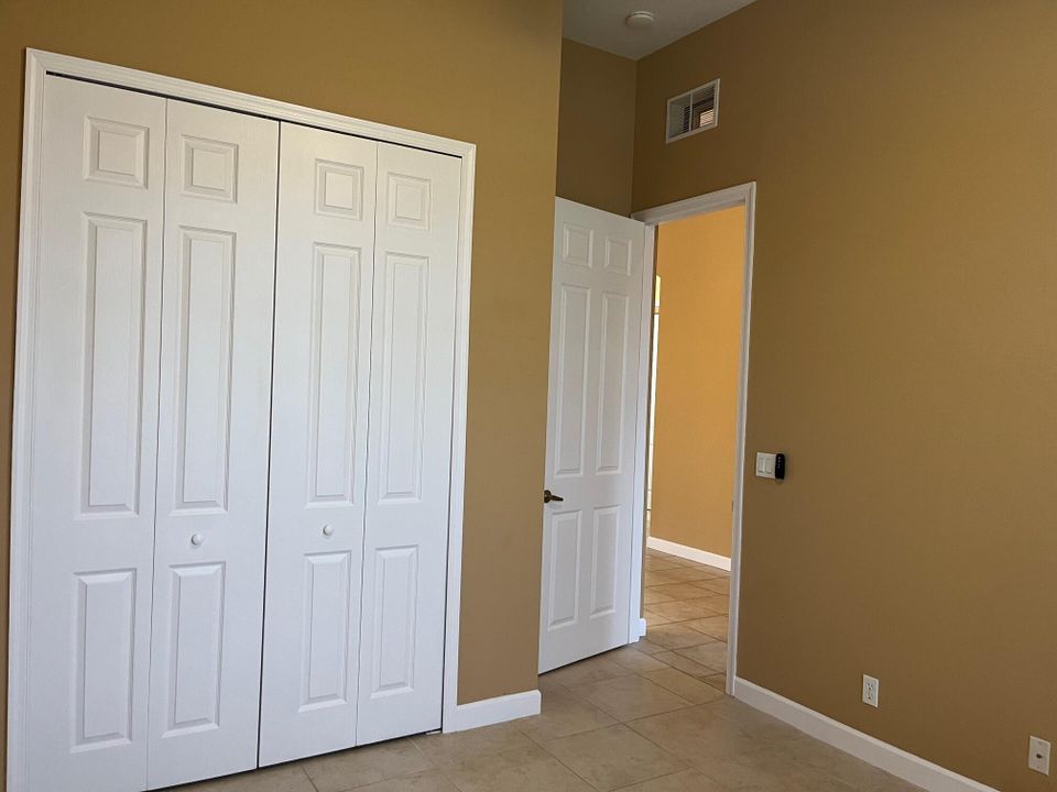 En Venta: $410,000 (4 camas, 2 baños, 2054 Pies cuadrados)