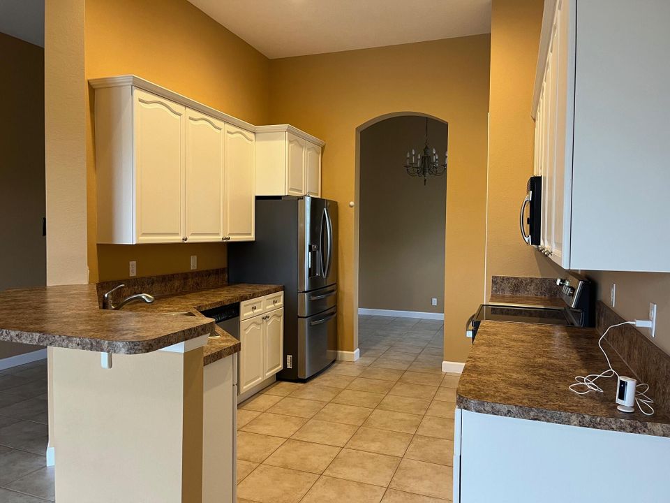 En Venta: $410,000 (4 camas, 2 baños, 2054 Pies cuadrados)