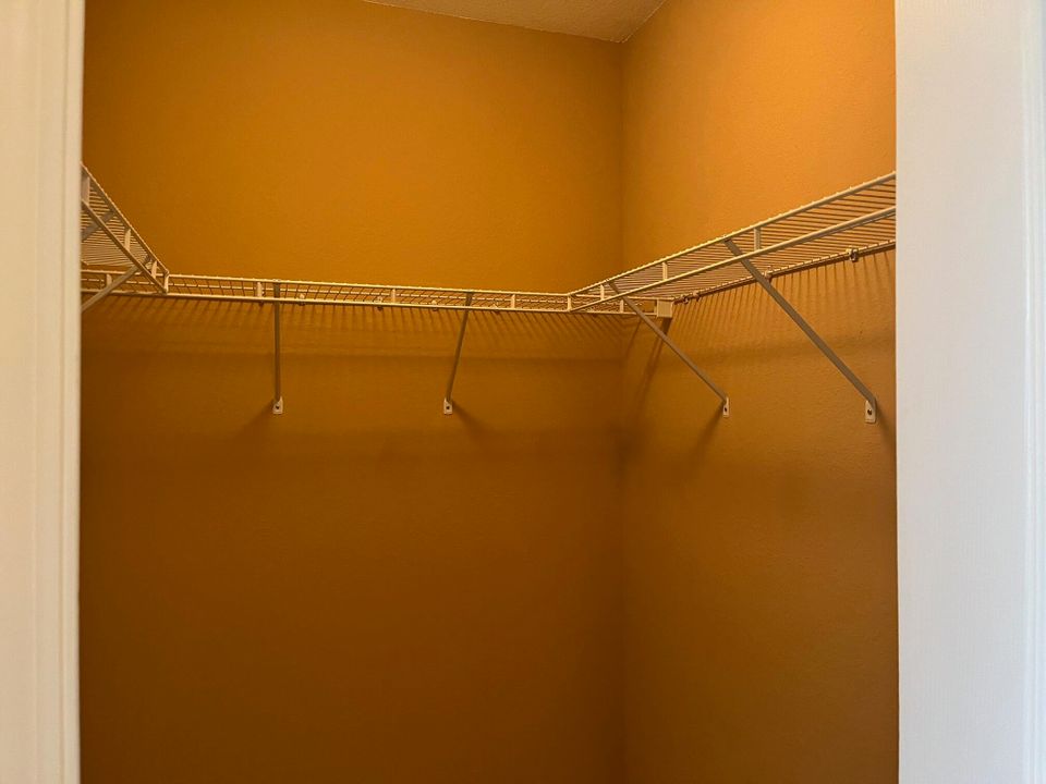 En Venta: $410,000 (4 camas, 2 baños, 2054 Pies cuadrados)