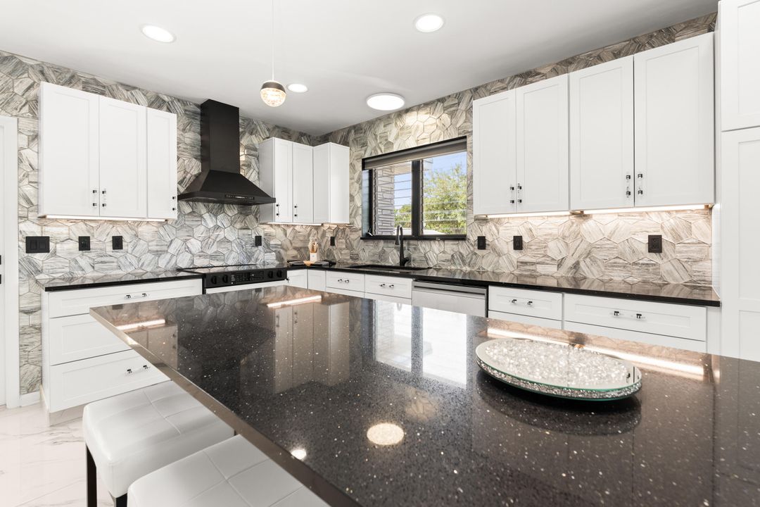 На продажу: $595,000 (3 спален, 2 ванн, 1410 Квадратных фут)