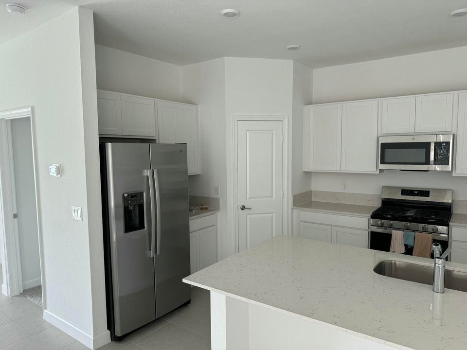 En Renta: $2,700 (4 camas, 2 baños, 1817 Pies cuadrados)