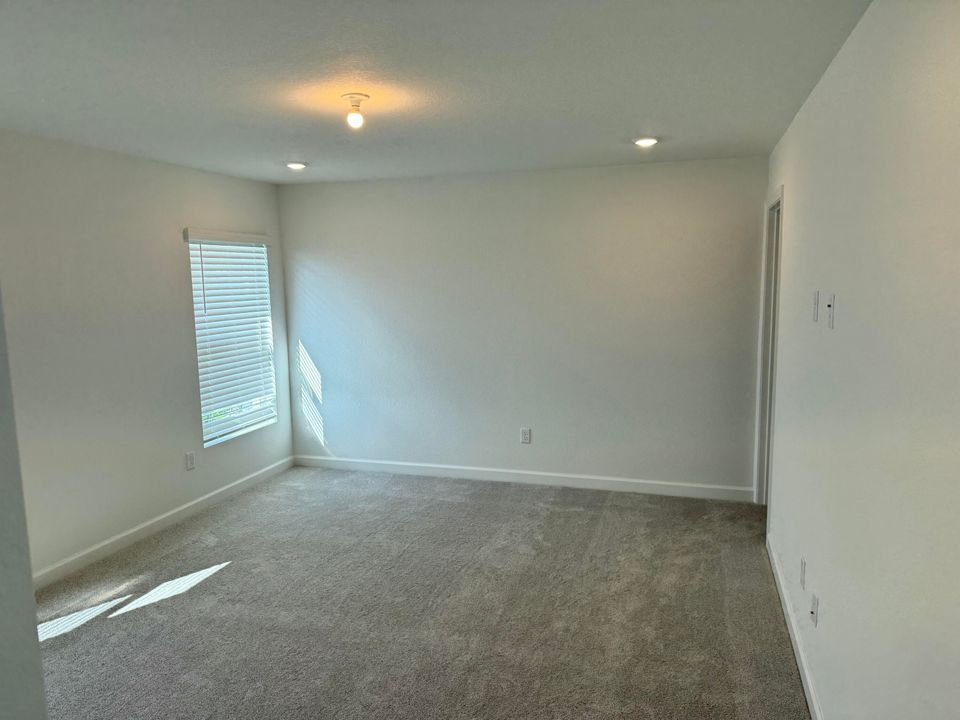 En Renta: $2,700 (4 camas, 2 baños, 1817 Pies cuadrados)