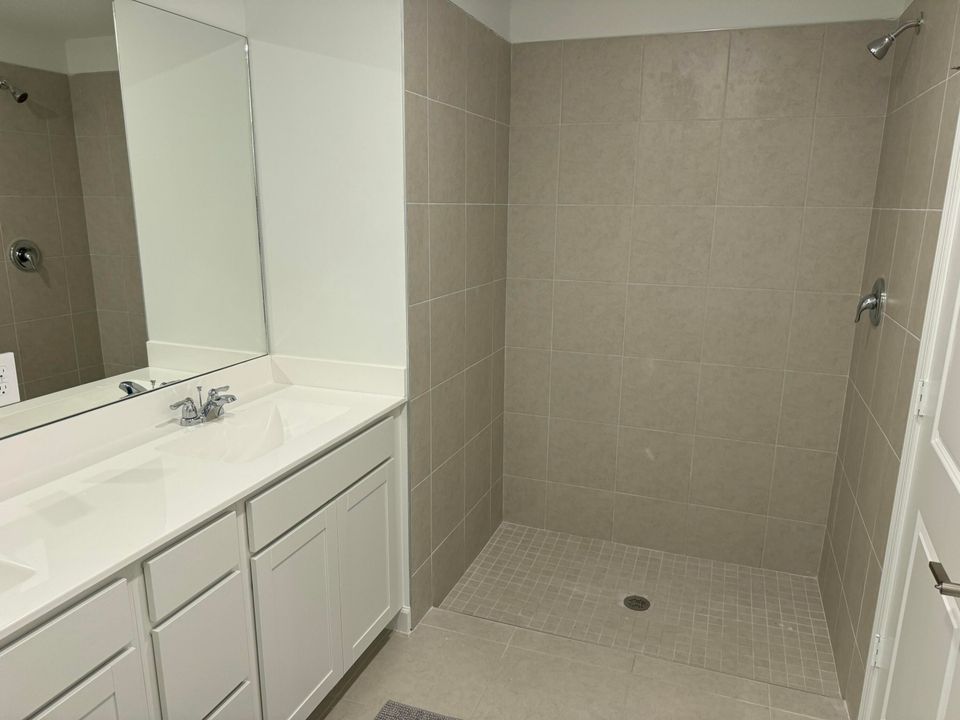 En Renta: $2,700 (4 camas, 2 baños, 1817 Pies cuadrados)