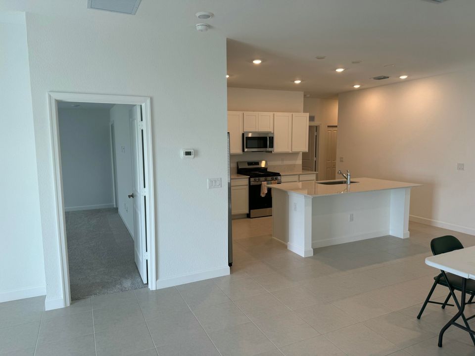 En Renta: $2,700 (4 camas, 2 baños, 1817 Pies cuadrados)