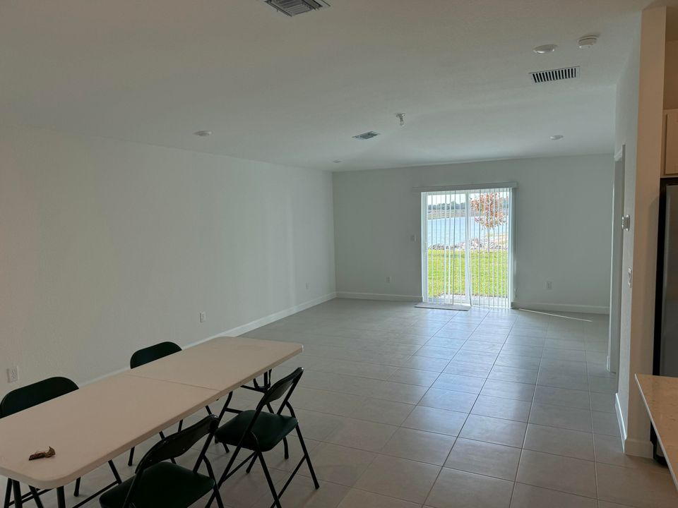 En Renta: $2,700 (4 camas, 2 baños, 1817 Pies cuadrados)