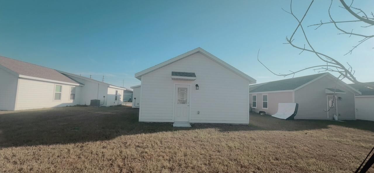 For Rent: $1,850 (3 beds, 2 baths, 1300 Square Feet)