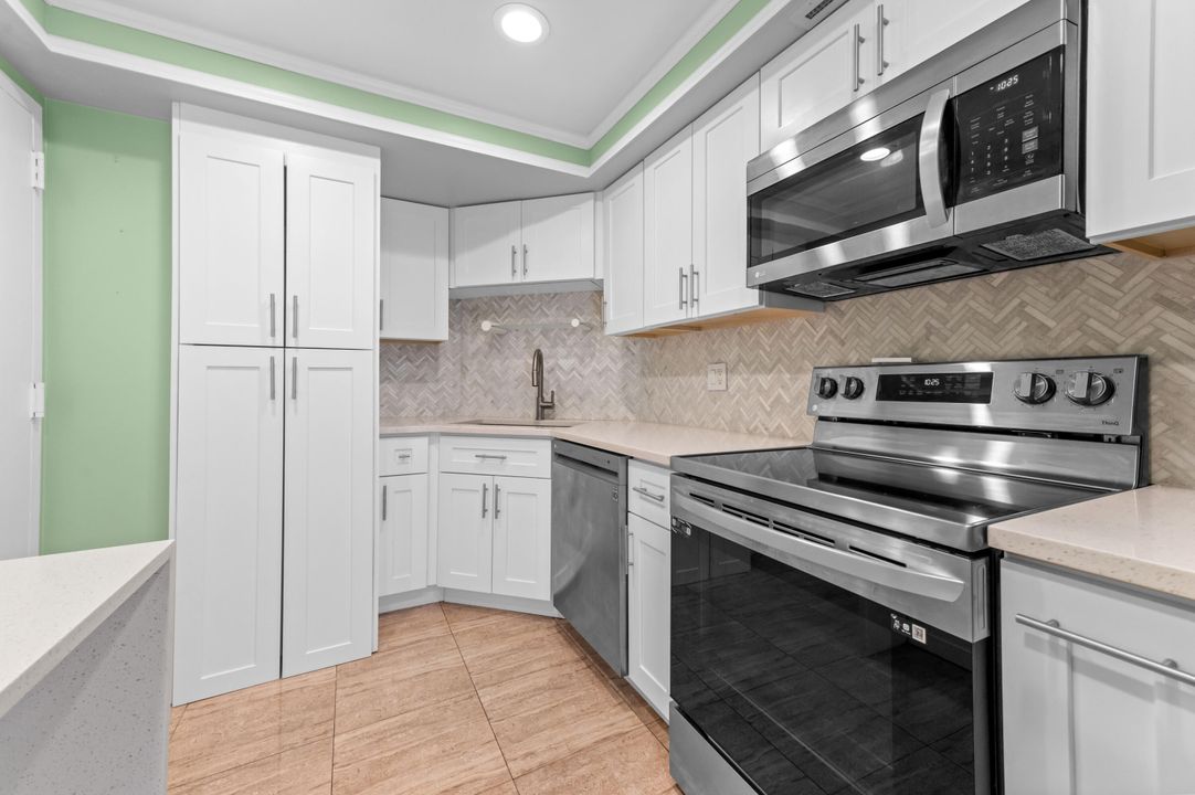 В аренду: $2,000 (1 спален, 1 ванн, 894 Квадратных фут)