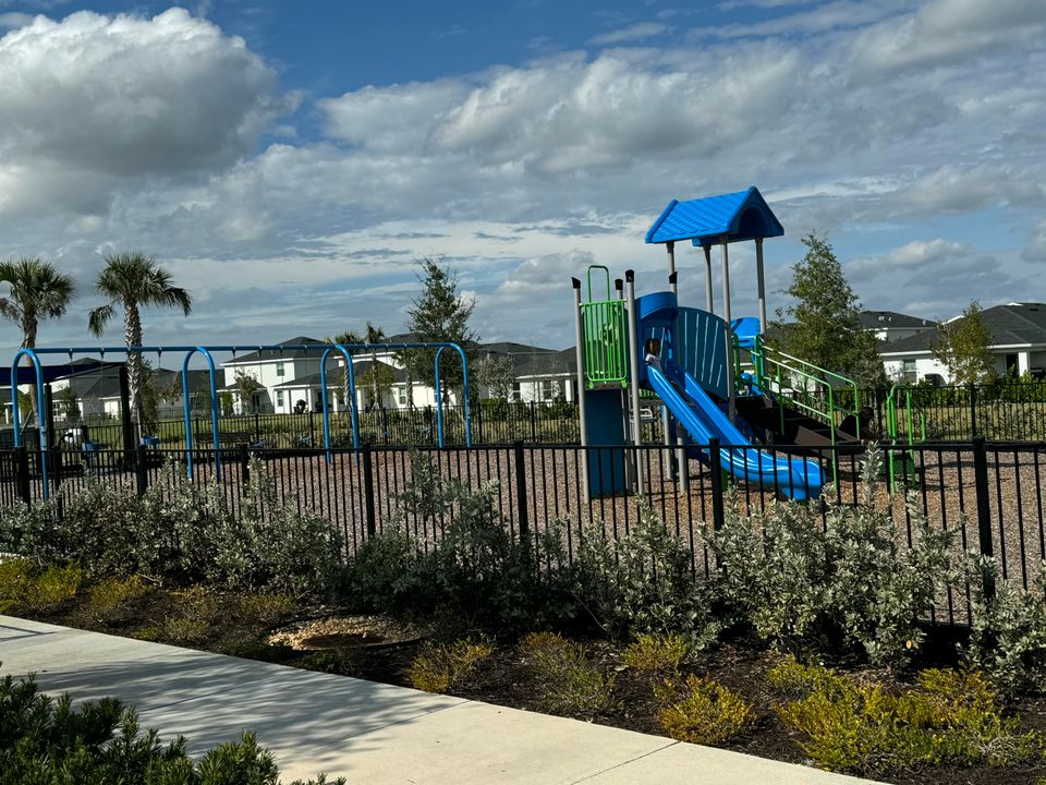 En Renta: $2,700 (4 camas, 2 baños, 1817 Pies cuadrados)