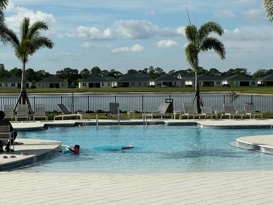 En Renta: $2,700 (4 camas, 2 baños, 1817 Pies cuadrados)