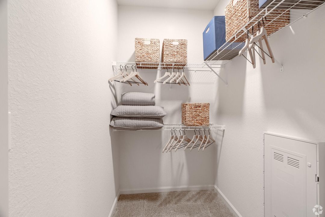 For Rent: $2,459 (1 beds, 1 baths, 858 Square Feet)