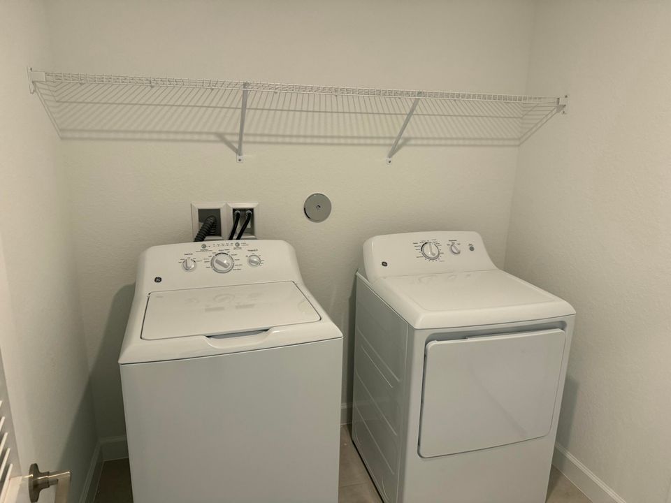 В аренду: $2,750 (4 спален, 2 ванн, 1937 Квадратных фут)