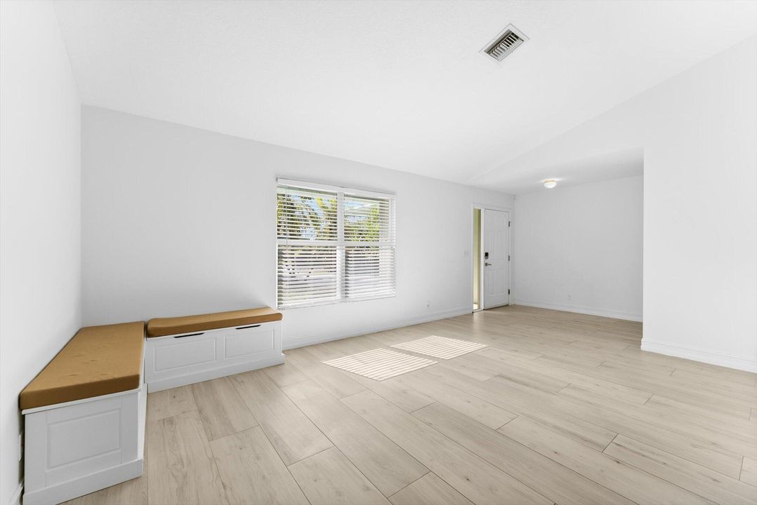 待售: $699,000 (3 贝兹, 2 浴室, 1684 平方英尺)