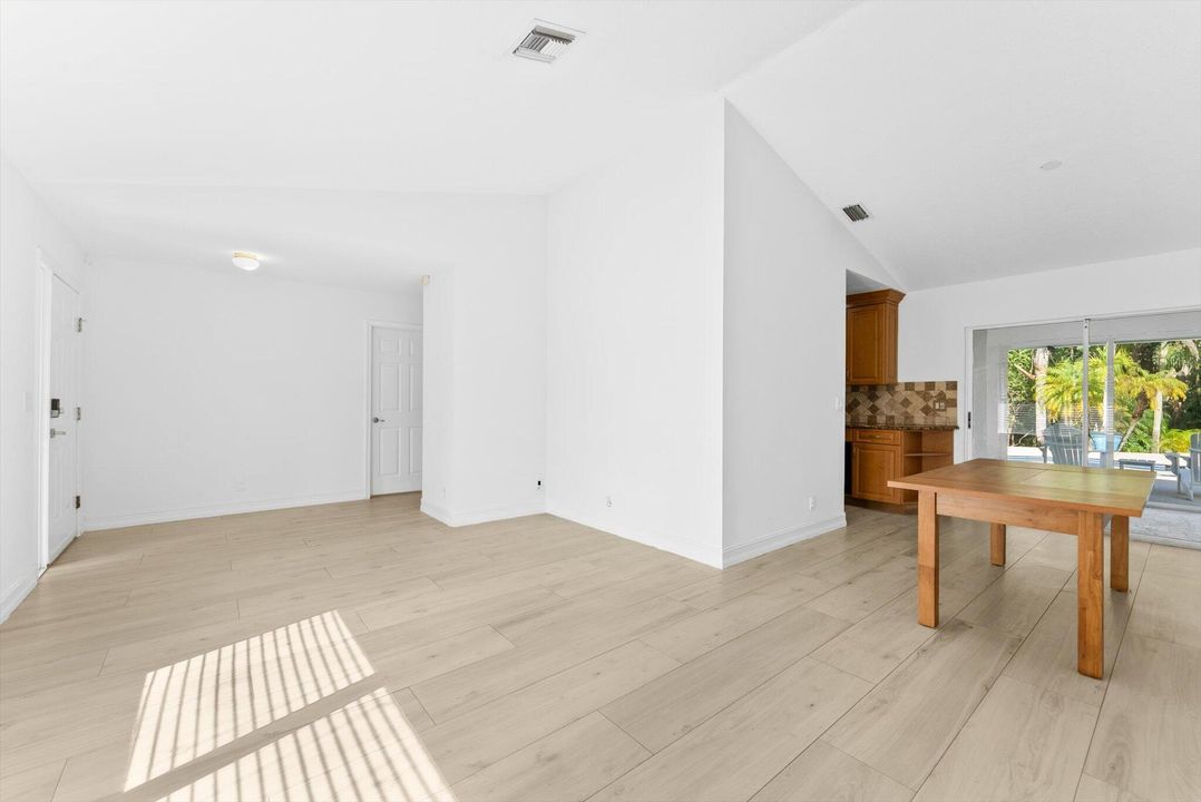 待售: $699,000 (3 贝兹, 2 浴室, 1684 平方英尺)