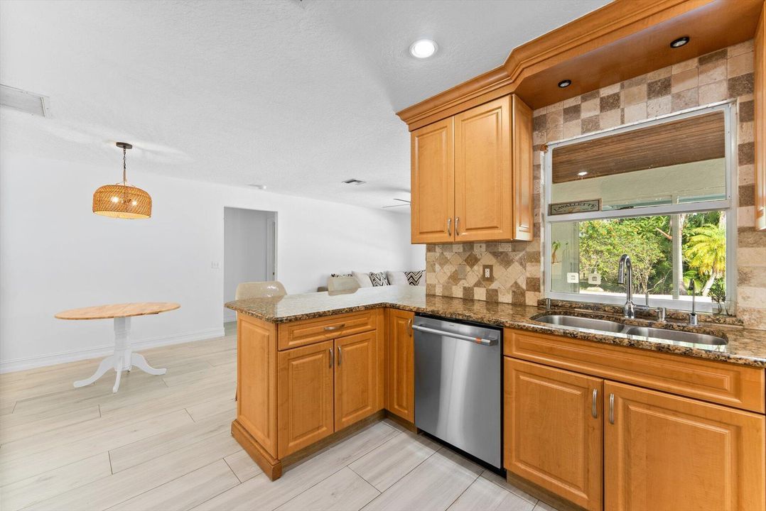 待售: $699,000 (3 贝兹, 2 浴室, 1684 平方英尺)