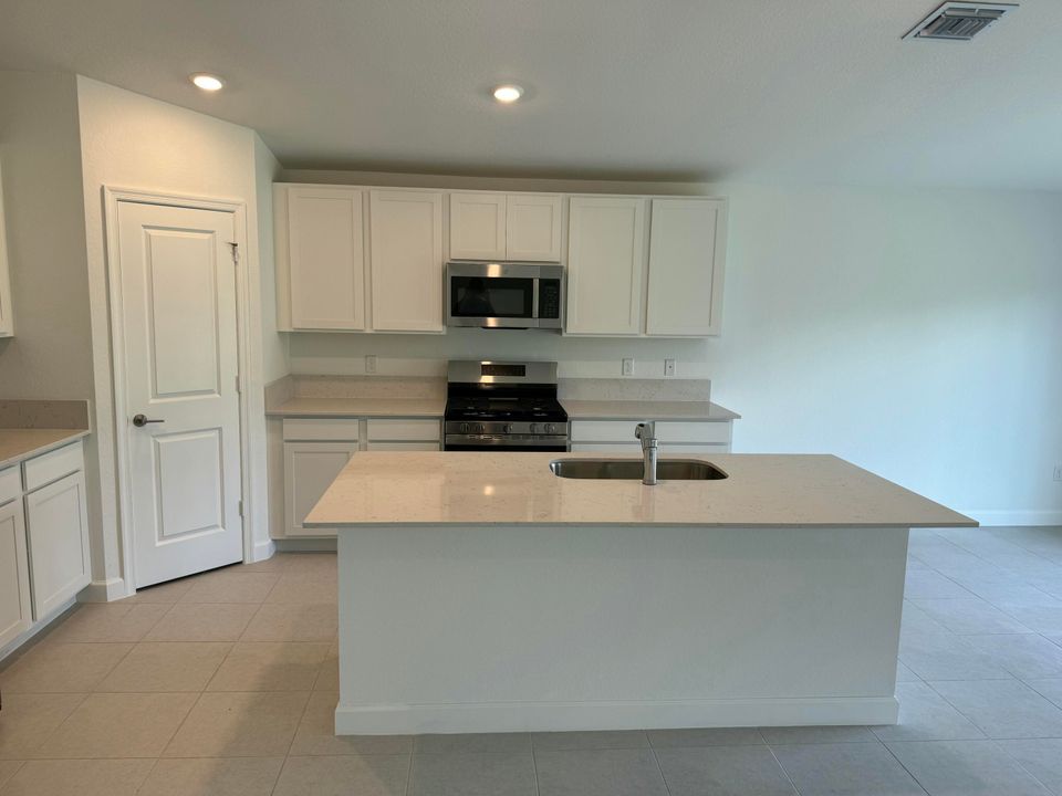 В аренду: $2,750 (4 спален, 2 ванн, 1937 Квадратных фут)