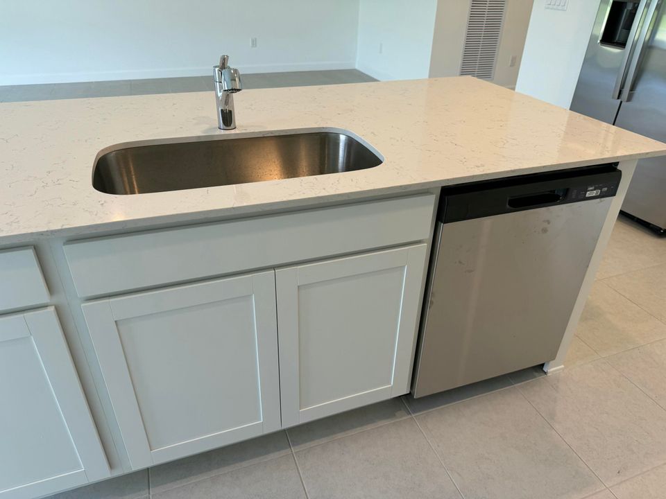 В аренду: $2,750 (4 спален, 2 ванн, 1937 Квадратных фут)