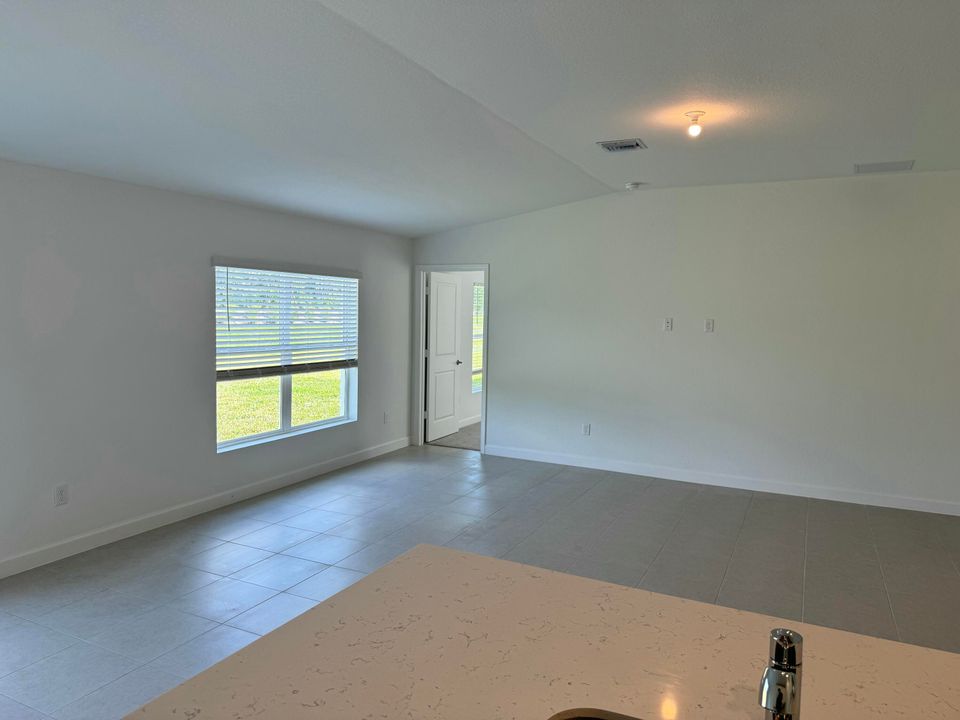 В аренду: $2,750 (4 спален, 2 ванн, 1937 Квадратных фут)