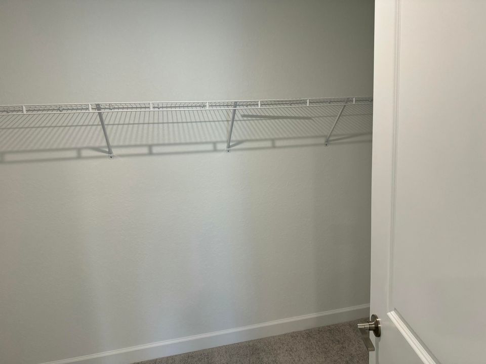 В аренду: $2,750 (4 спален, 2 ванн, 1937 Квадратных фут)